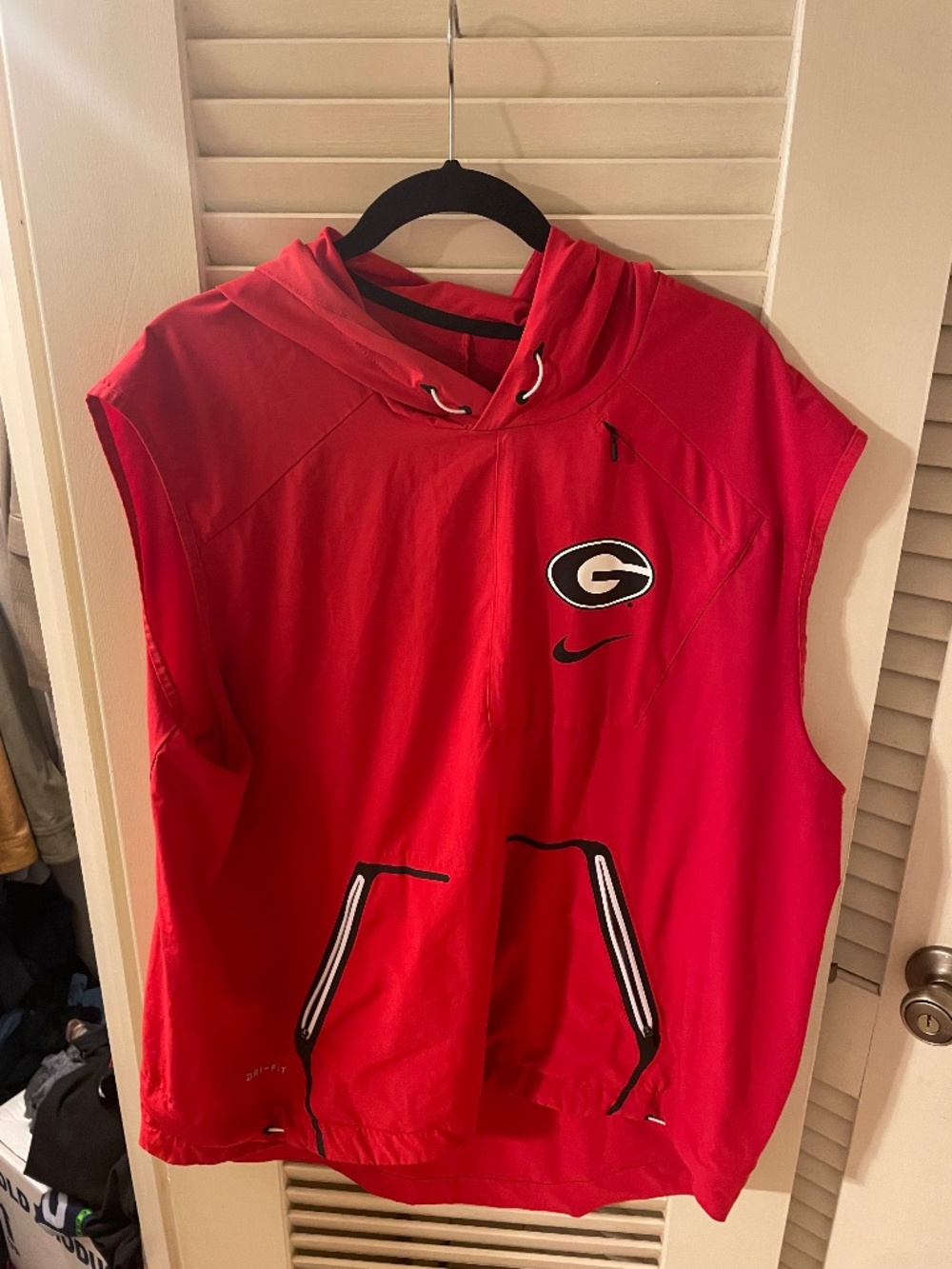 XL UGA player issue sleeveless hoodie